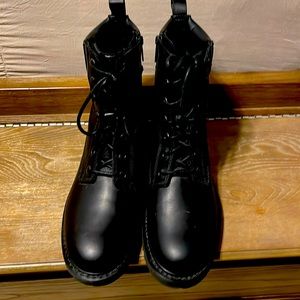 Harley Davison boots, only use for ten minutes.